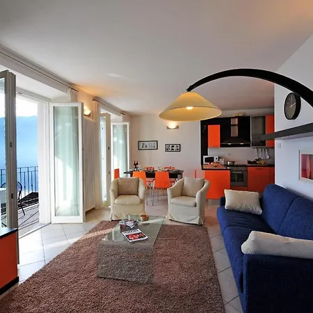 Sleeps 6 Pool Apartment Musso
